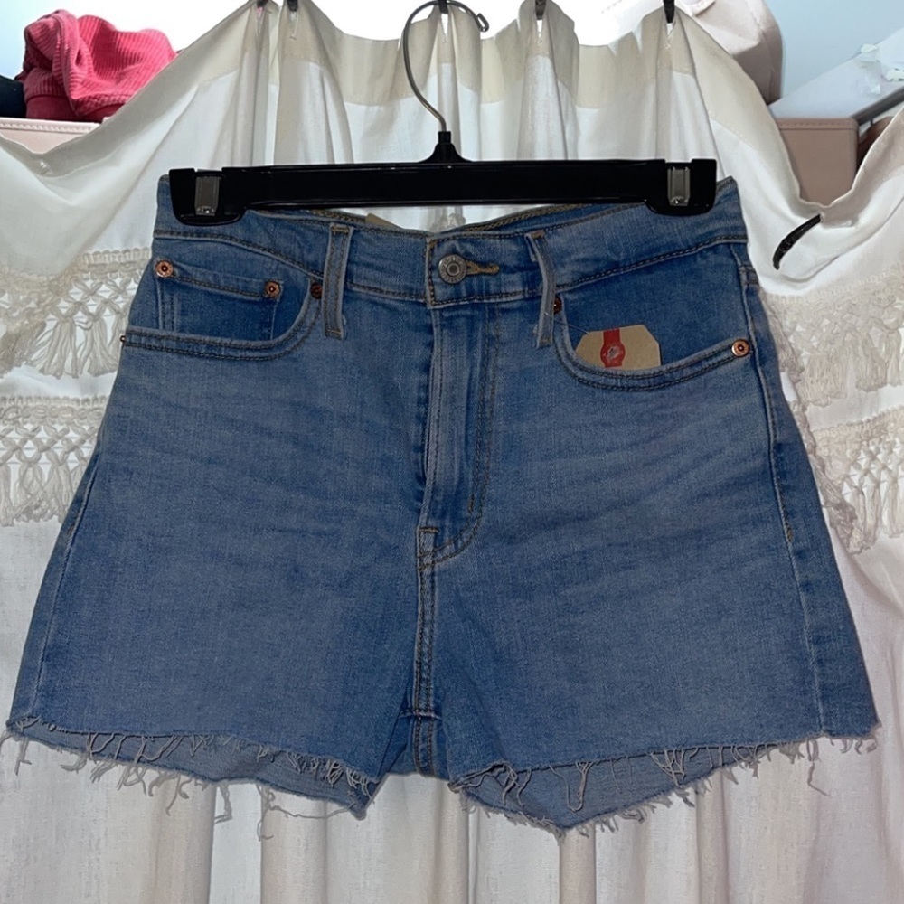 NWT Levi High Rise Shorts - Picture 1 of 2